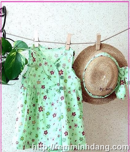 Mua Váy bé gái màu trắng ren lỗ cài khuy trước ngực  Tiki